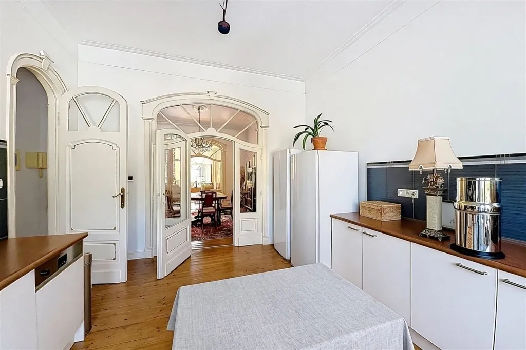 Köök - Art Deco Masterpiece with Garden in Prestigious Avenue