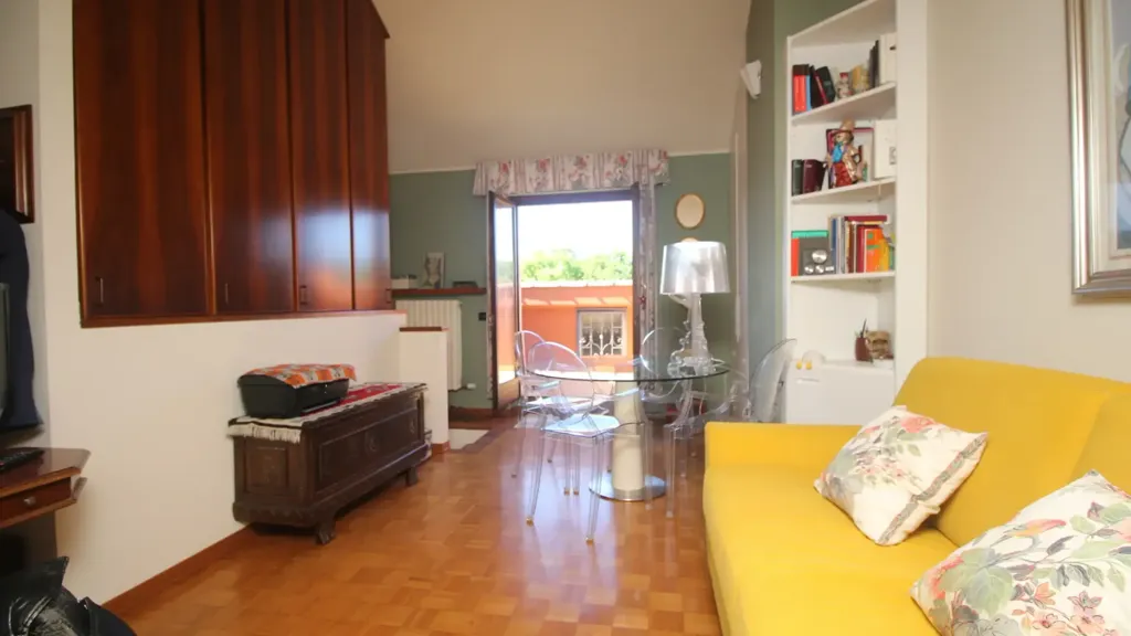 Soggiorno - Semi-detached Villa with Private Garden in San Fermo
