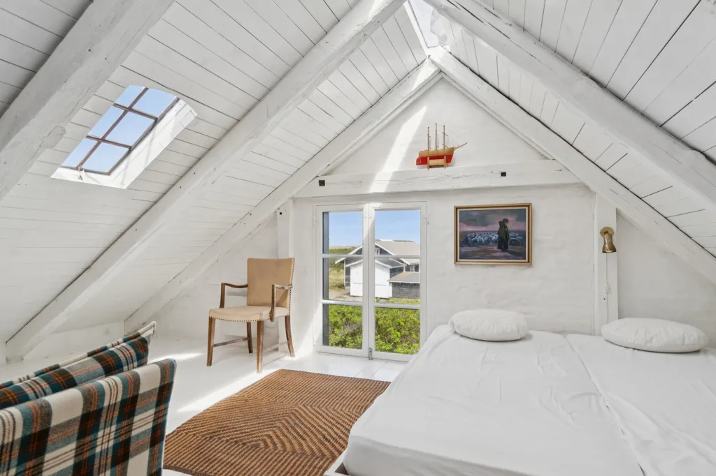 Pièces - Conservation-Grade Lighthouse Farmhouse on West Coast