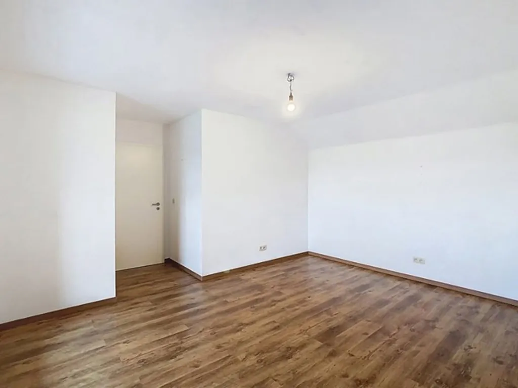 Toad - 3-Bedroom House with Terrace in Anhée