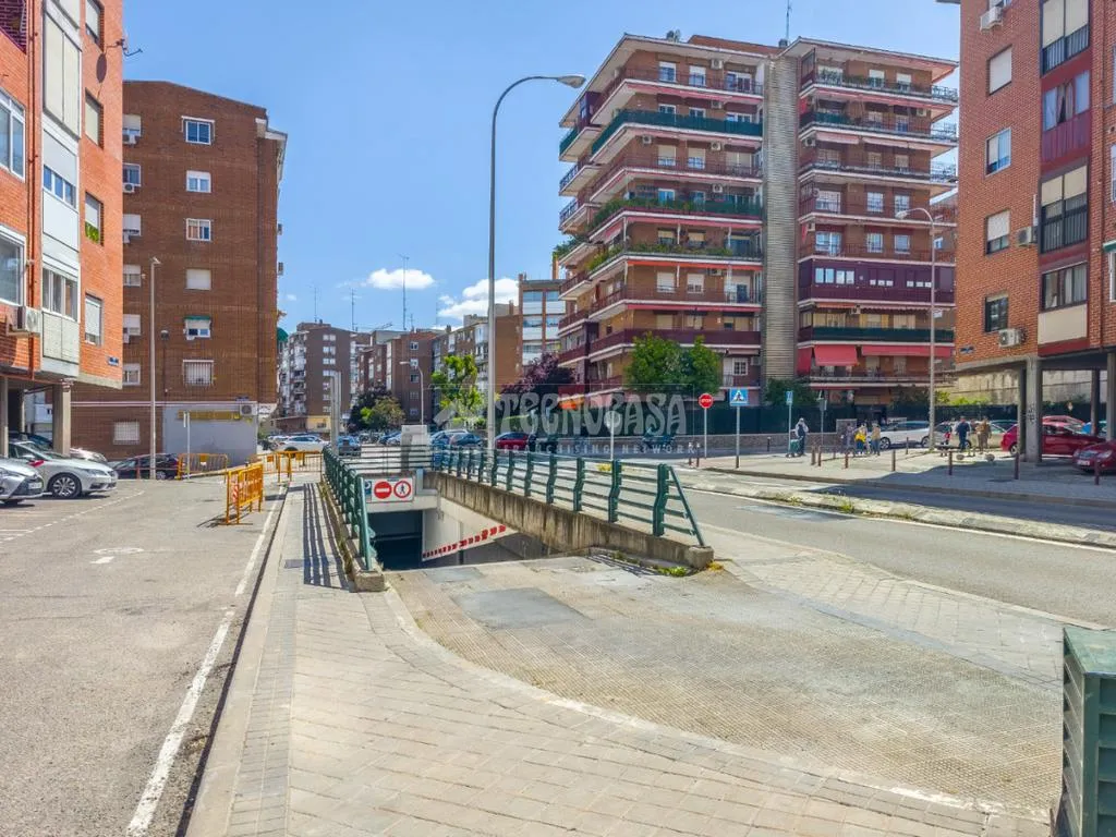 Extérieur - Garage Space with Lift in Madrid