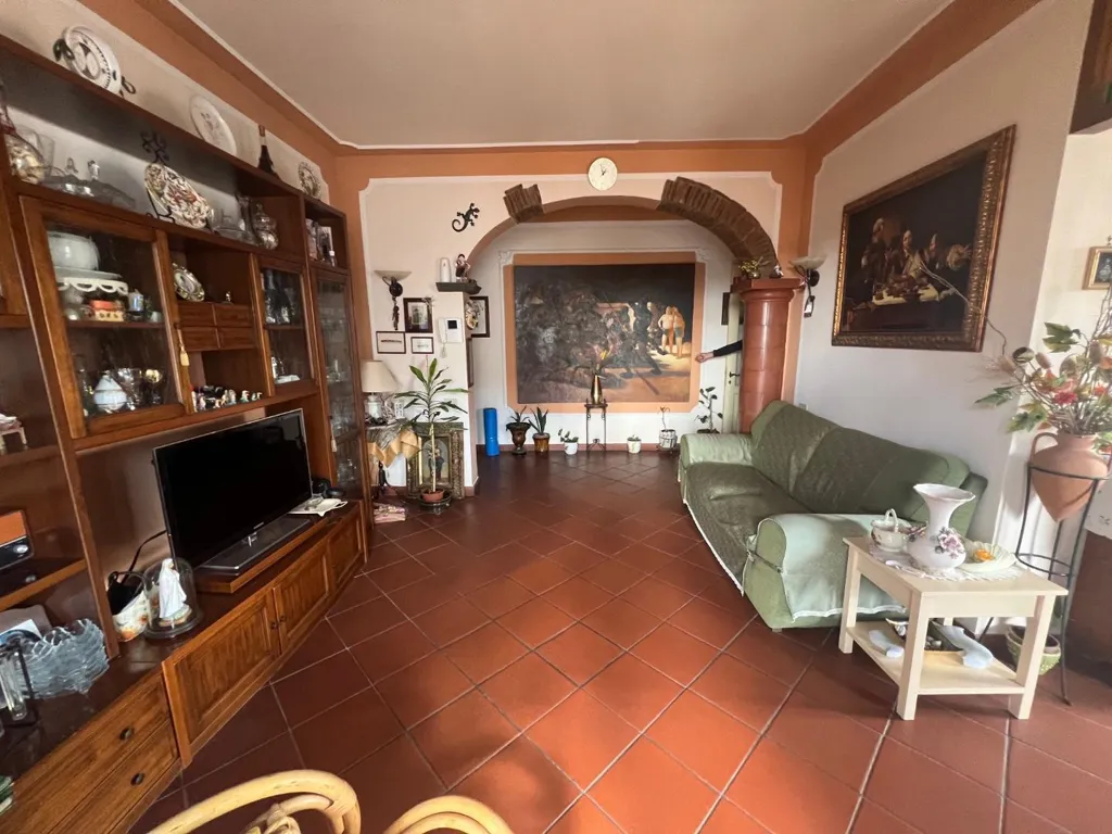 Elutuba - Quadrilocale with Terrace in Empoli