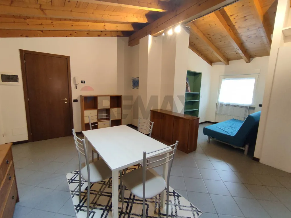 Salle à manger - Spacious 2-Bedroom Apartment in Cavallasca