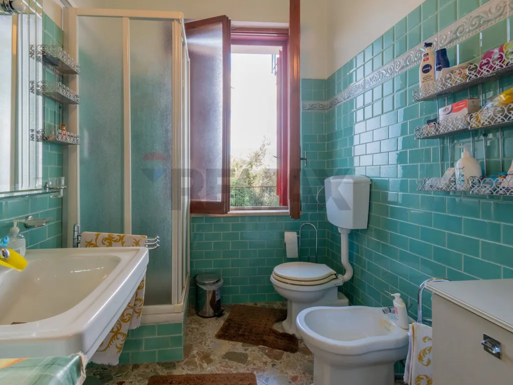 Salles de bain - Villa Portion with 360° Views in Villagrazia