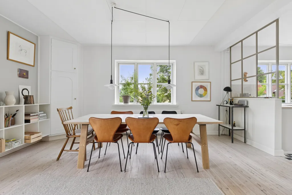 Salle à manger - Classical Villa with Architect-Designed Garden in Odense