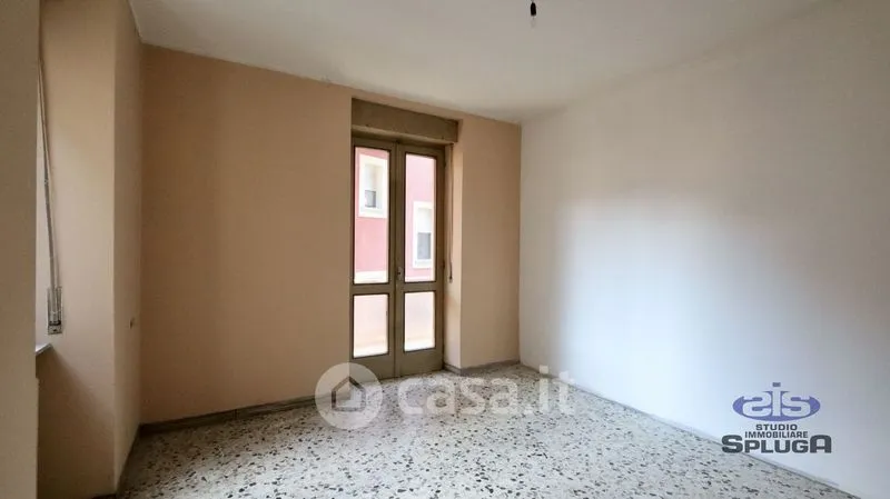 Pièces - Four-Bedroom Apartment in Talamona Centre