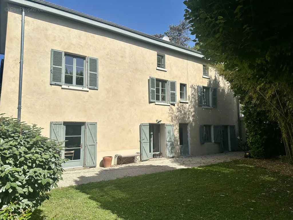Maison 9 pièces à Tassin-La-Demi-Lune