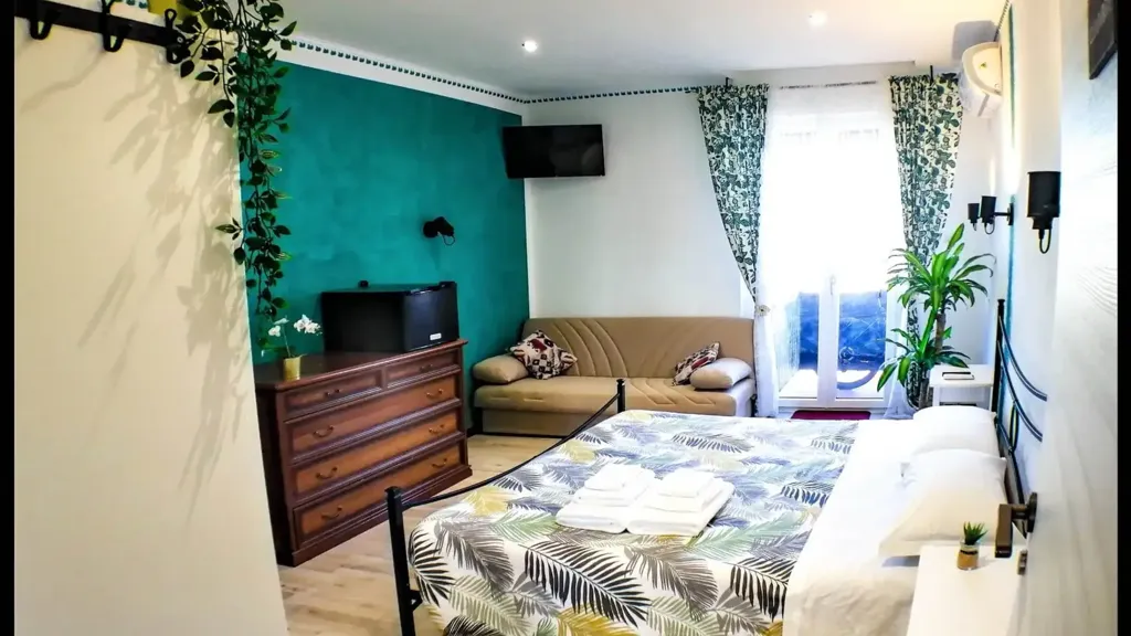 Chambres - Renovated Apartment with Two Balconies in Modena Centre
