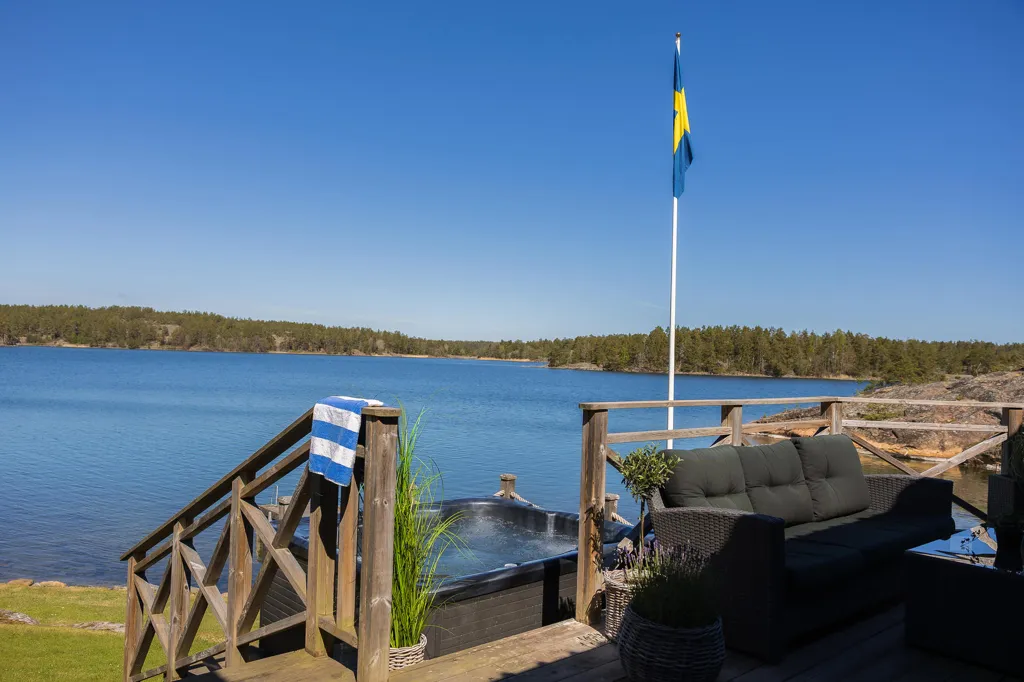 Terrasse - Modern House with Seafront in Tjust Archipelago