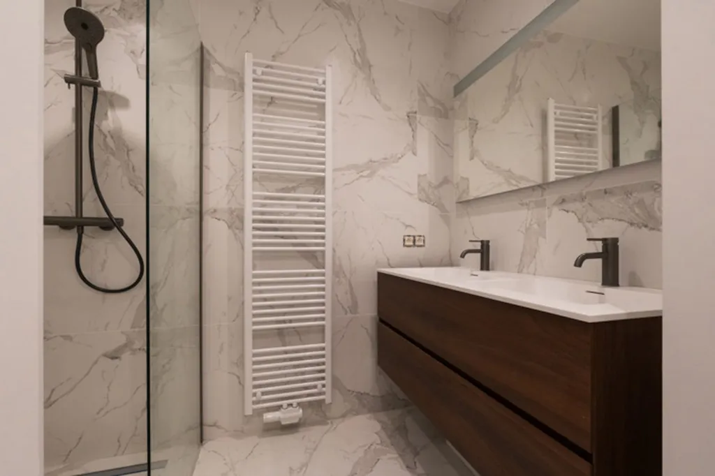 Renovated Flat with Terrace in Town Centre