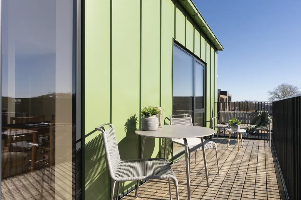 Terrasse - Apartment with Balcony in Coop-Byen
