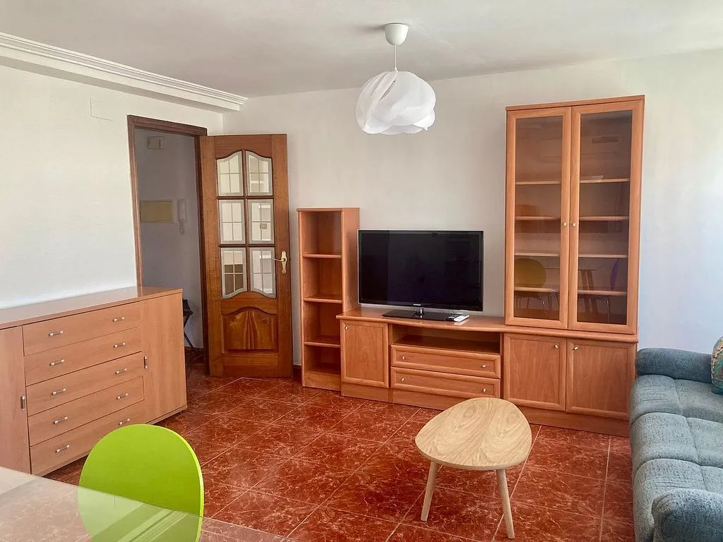 Soggiorno - Bright Apartment with Air Conditioning in Figueroa Park