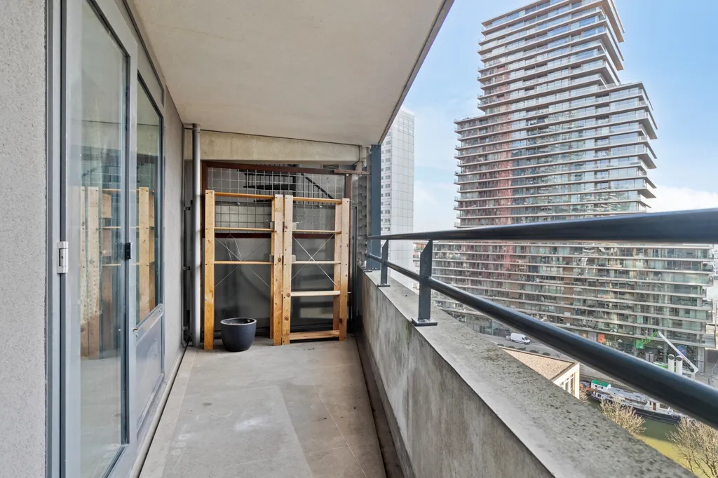 Balcon - 2-Bedroom Apartment with Balcony in Rotterdam