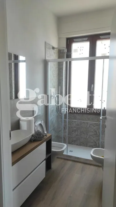 Vannitoad - Fully Rented Trilocale with Balcony in Florence