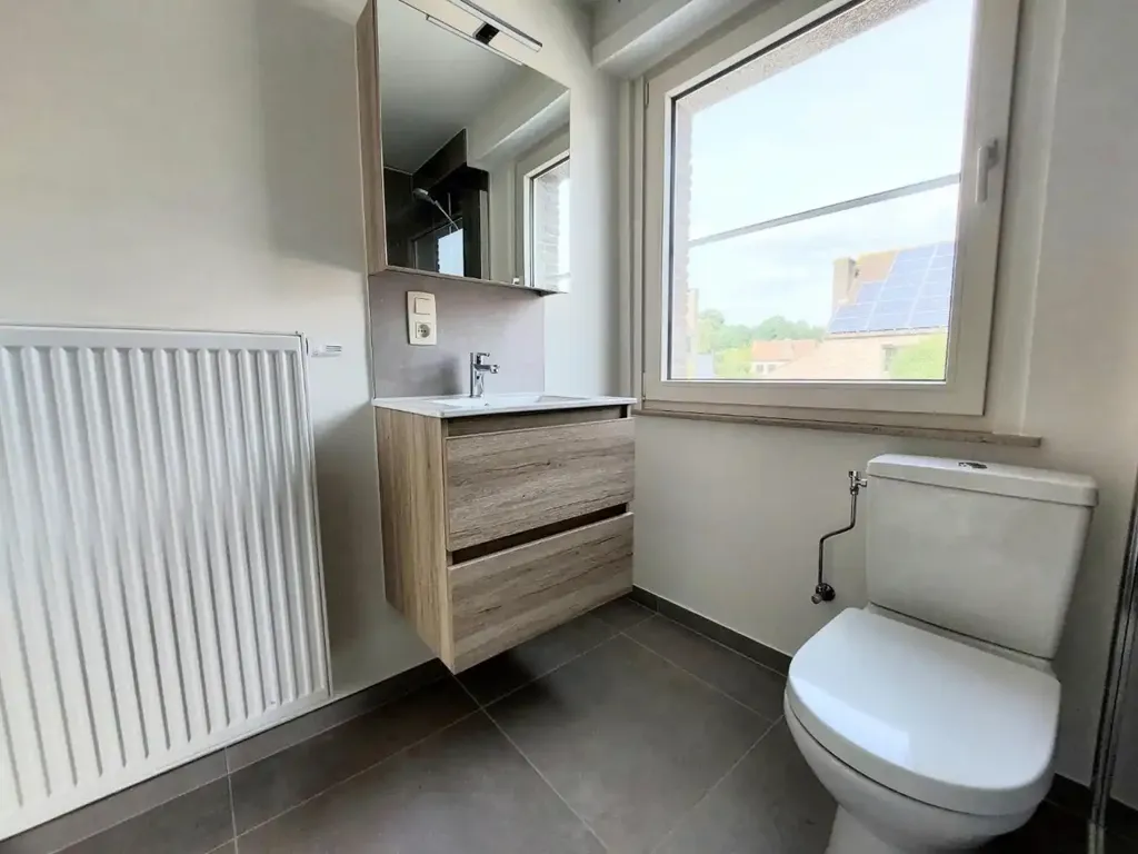 Salles de bain - Maison Rénovée avec Jardin à Bruges