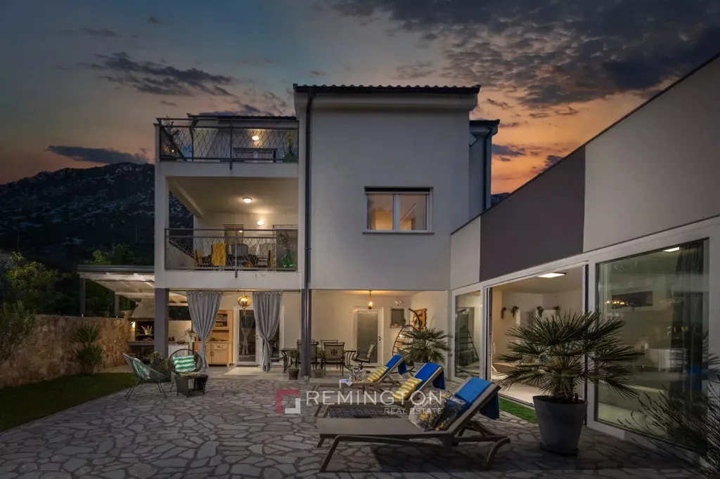 Terrasse - House with Heated Pool in Kvarner