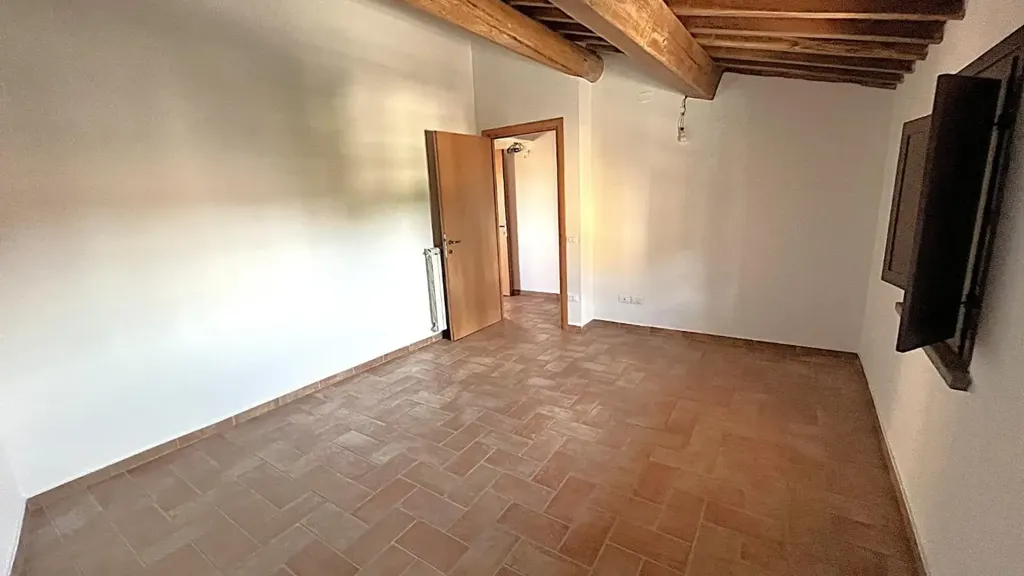 Pièces - Rustic-Style Penthouse with Panoramic Views in Cascina