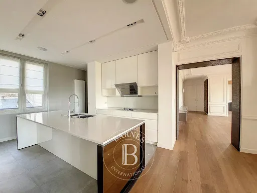 Cuisine - Appartement de Luxe avec Vue Tour Eiffel à Paris 7ᵉ