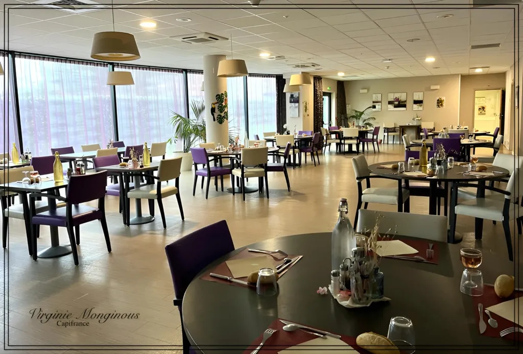 Salle à manger - Appartement Meublé avec Services Sénior à Mérignac