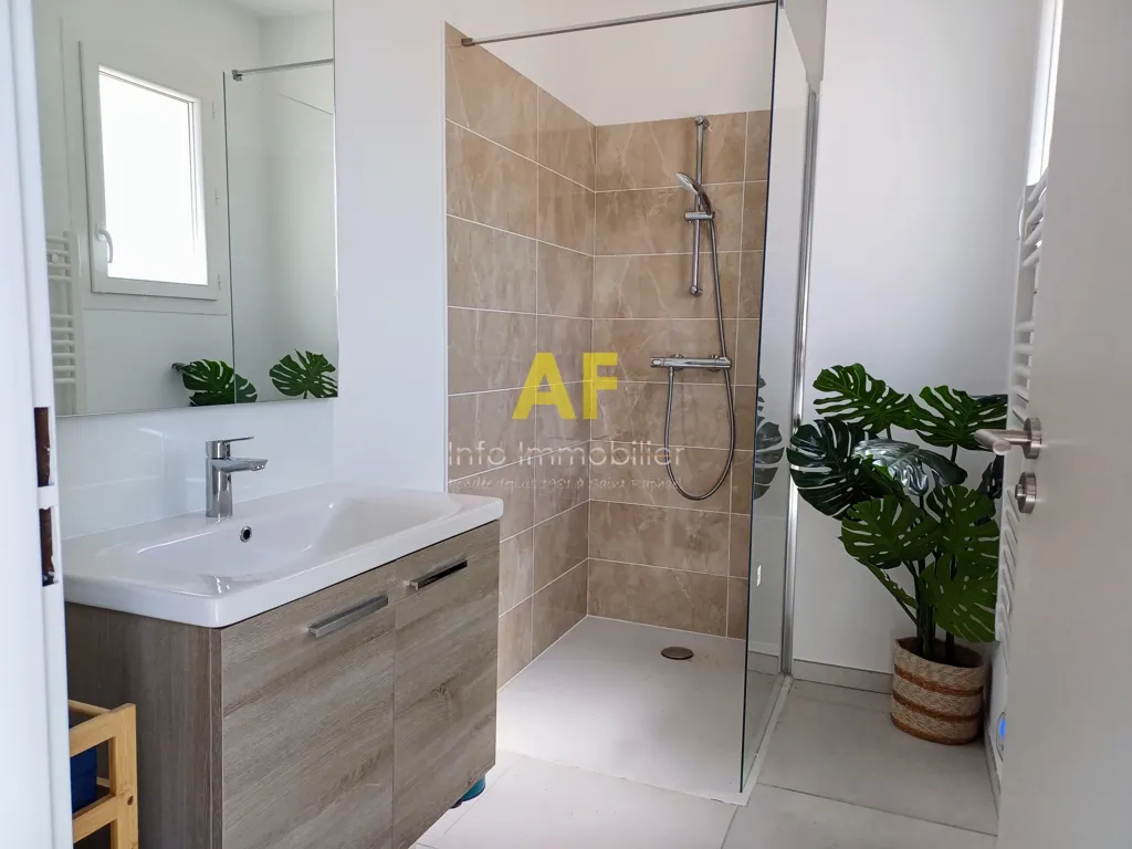 Vannitoad - 4-Piece Apartment with Garden in Saint-Raphaël Centre