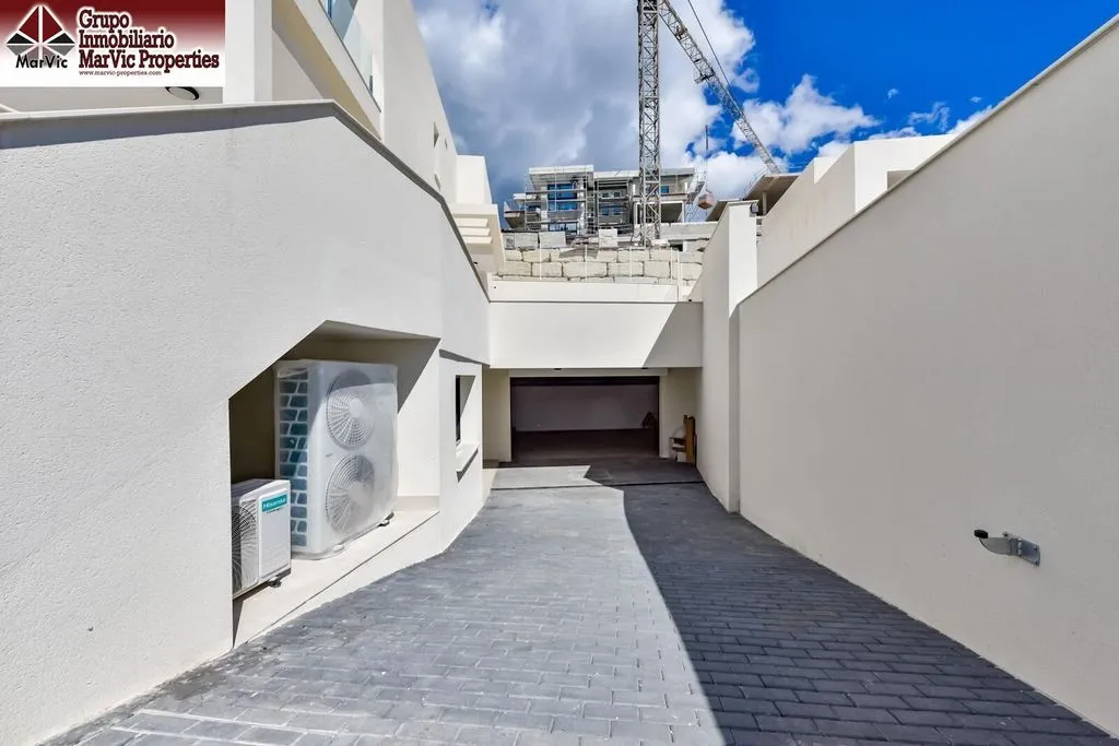 Jardin - Contemporary Villa with Pool in Finestrat