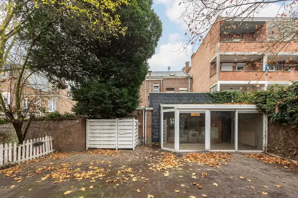 Aed - Neo-Classical Townhouse with Commercial Space in Merksem