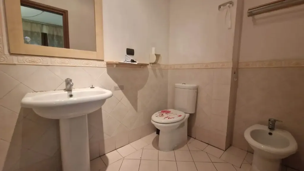 Salles de bain - Modern Flat with Balcony in Florence