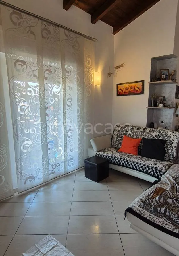 Soggiorno - Rustic Bifamily Villa with Garden in Trecate