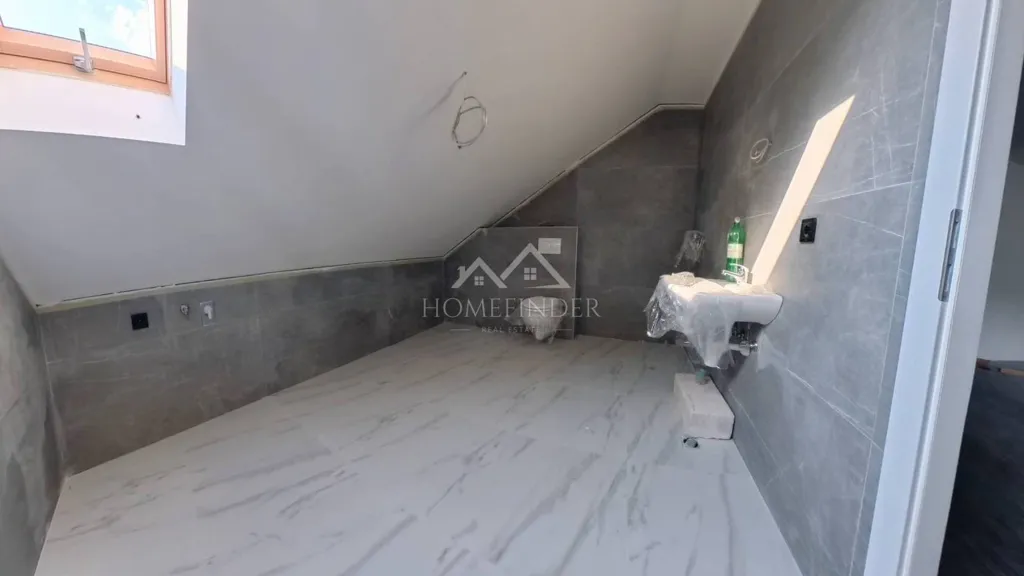 Toad - Spacious Apartment with Parking in Mala Erpenja