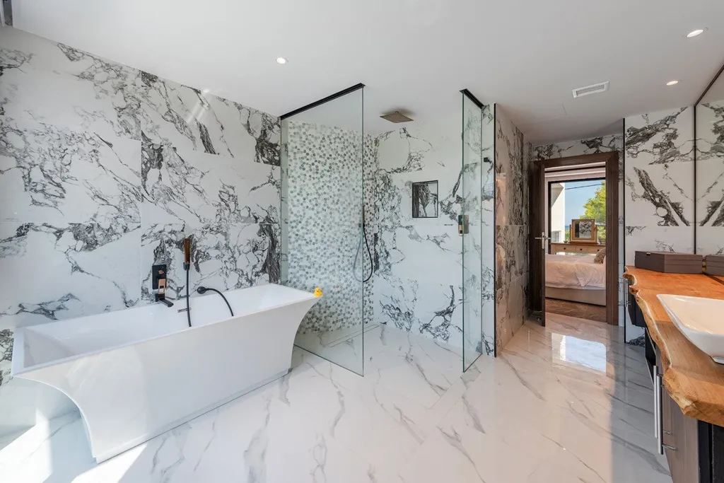 Salles de bain - Beachfront Villa with Pool in Puerto Pollensa