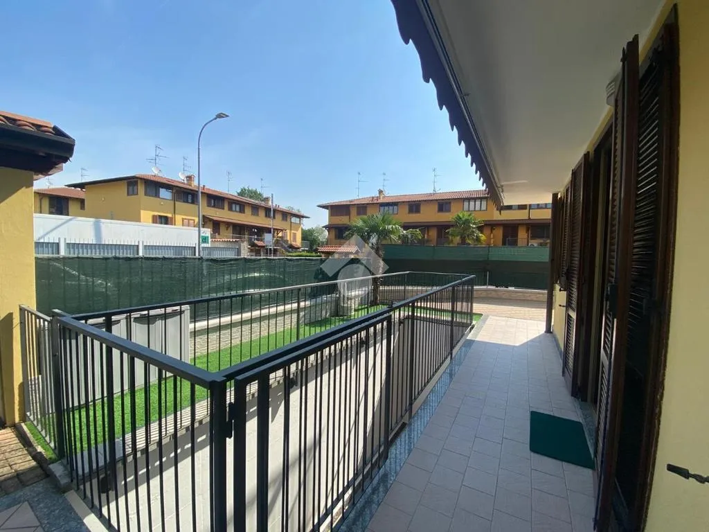 Terrace - Bright 2-Bedroom Apartment with Balcony in Corbetta