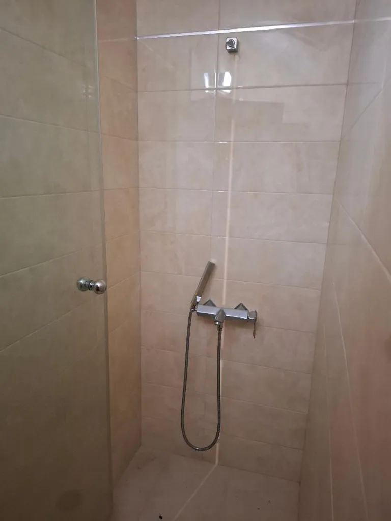 Bagni - Detached House with Garden in Semi-Basement