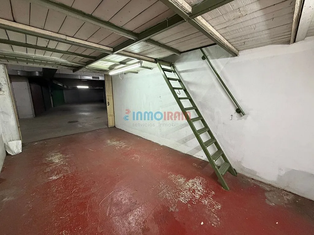 Garage - Apartment with Balcony in Ordizia
