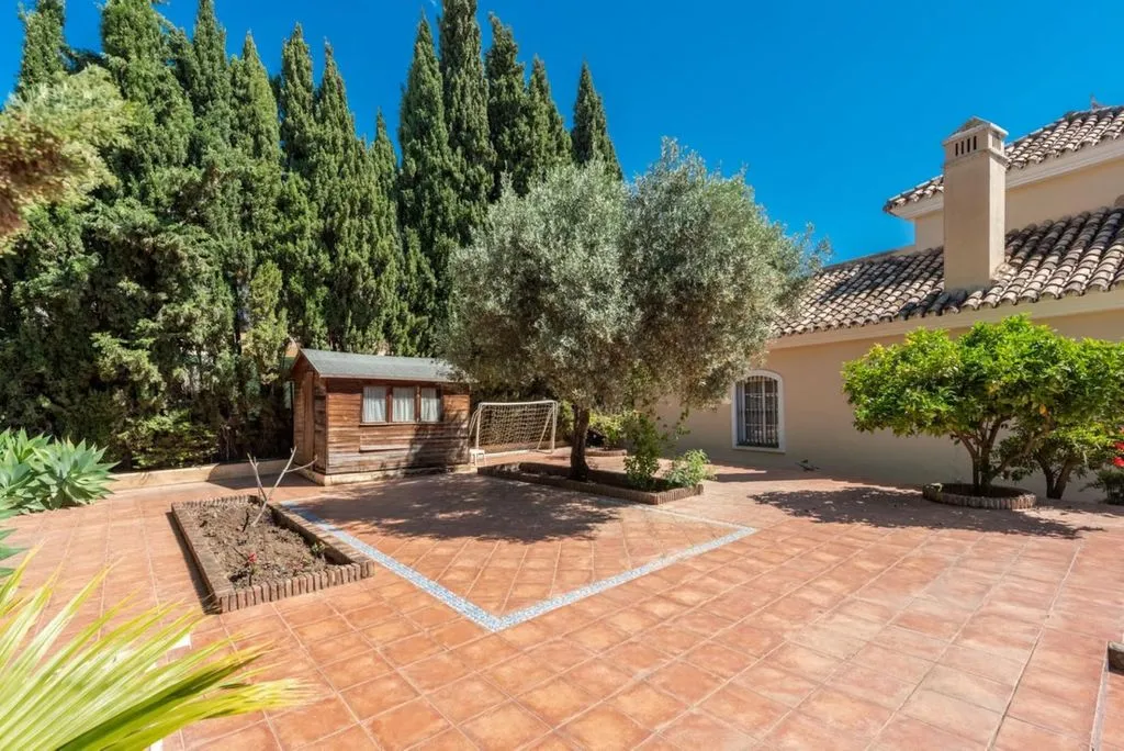 Aed - Chalet with Pool in Marbella's Old Town