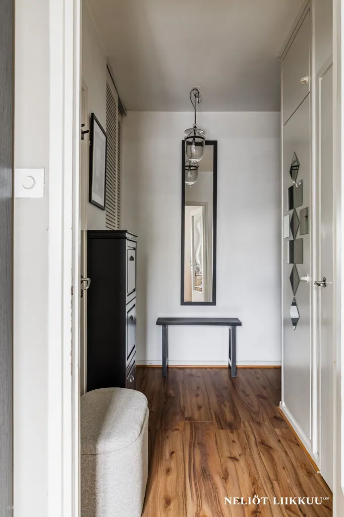 Esik - 1950s Charm Flat with Balcony in Central Helsinki