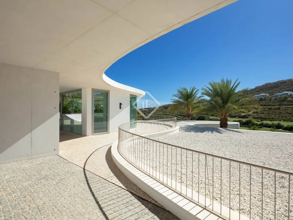 Terrazza - Contemporary Villa with Pool in Estepona