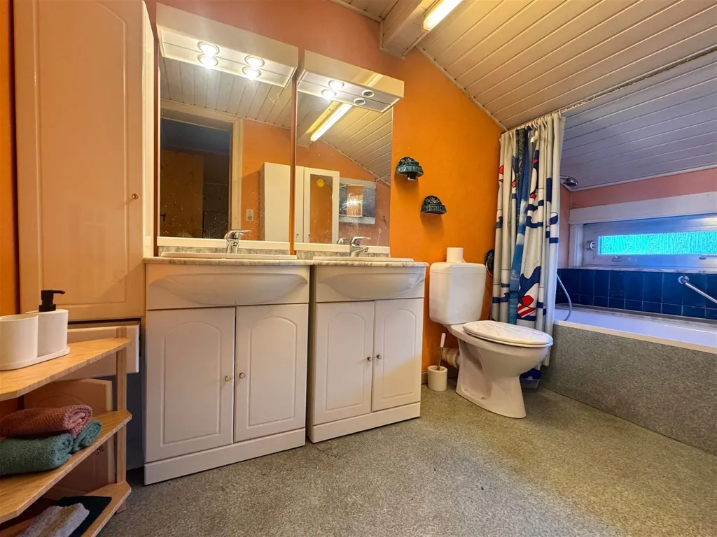Salles de bain - Maison avec Terrasse et Garage à Lessines