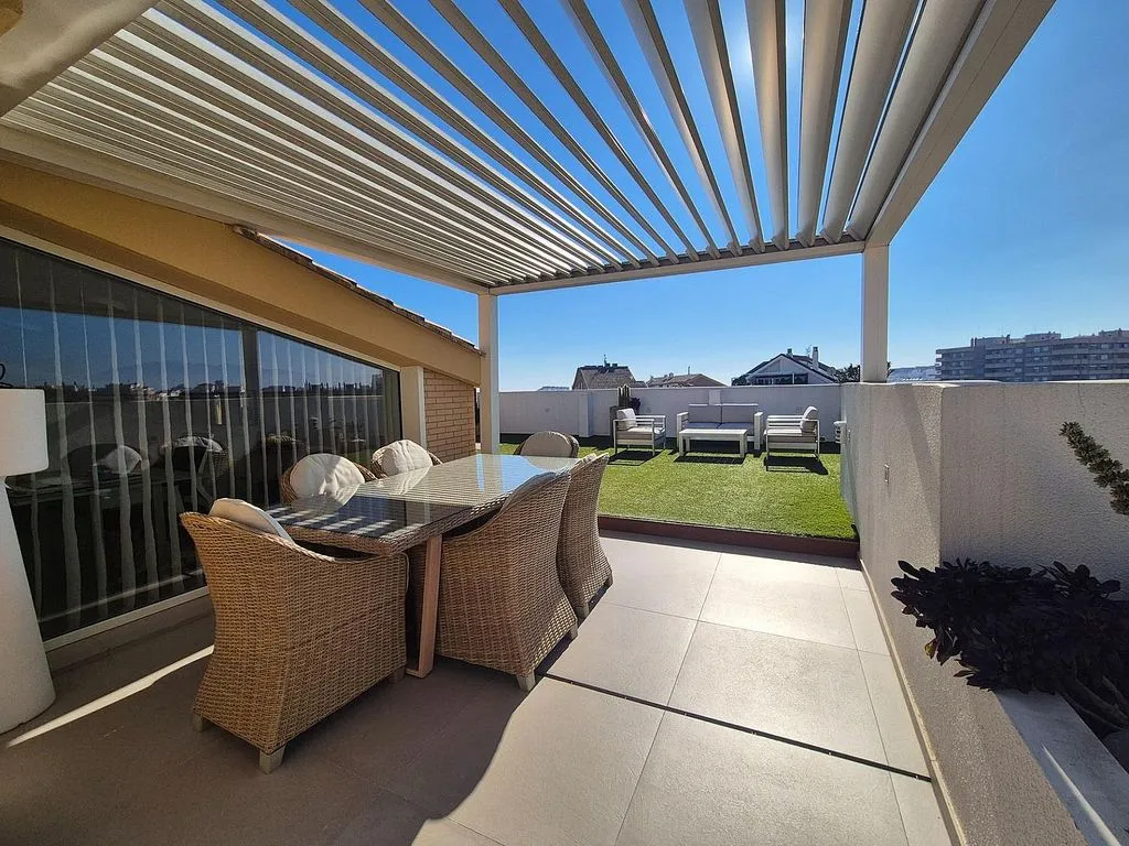 Terraza - Ático duplex con terraza en Carrer de l'Estatut Valencià