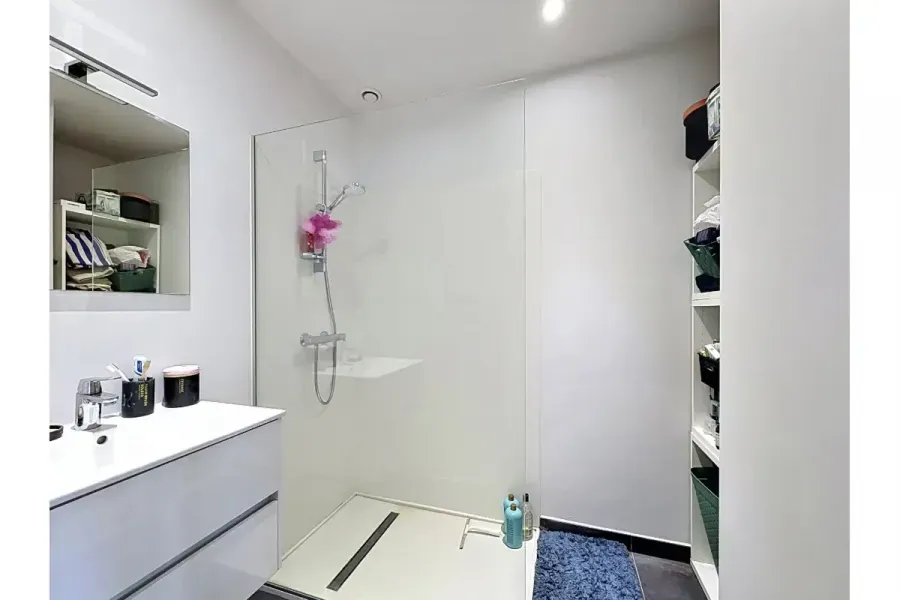 Salles de bain - Appartement 1 Chambre avec Chauffage au Sol à Tournai