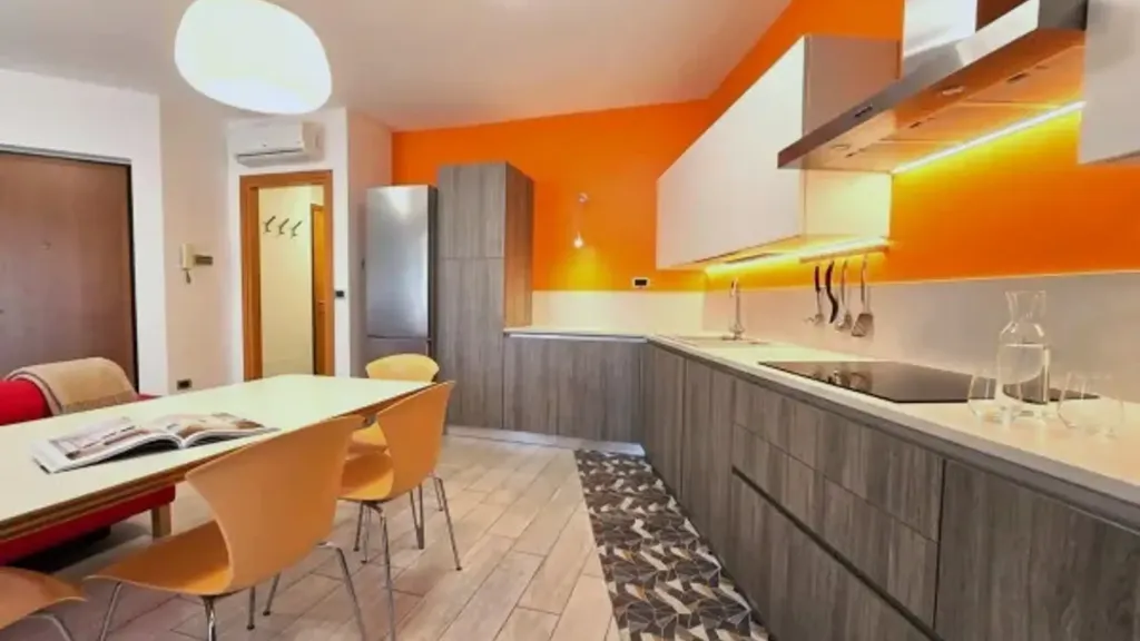 Cucina - Versatile Apartment with Balcony in Alba