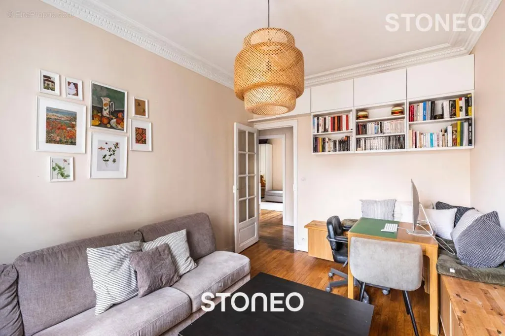 Living Room - Traversant 3-Piece Flat in Issy-les-Moulineaux