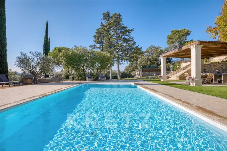 Bassein - Rustic Estate with 3 Gites in Pierrevert