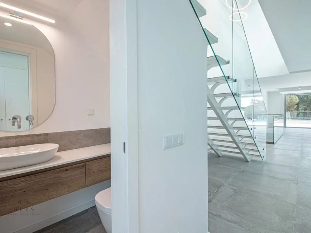 Vannitoad - Contemporary Villa with Infinity Pool in Vilas Alvas
