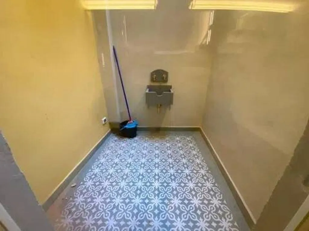 Bathrooms - Luxury 4-Bedroom Apartment in Florence