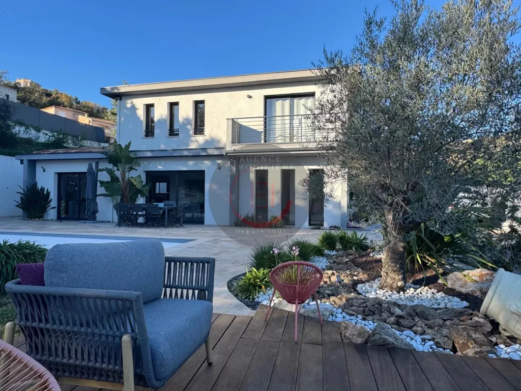 Terrass - Contemporary Villa with Pool in Secure Estate
