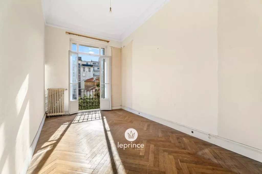 Toad - 3-Room Apartment in Belle Époque Building, Nice