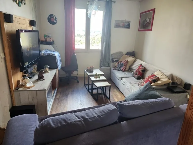 Séjour - Maison des Années 60 avec Terrasse à Proximité des Commodités