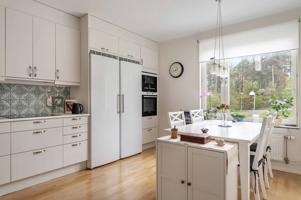 Köök - Apartment with Balcony in Hägernäs Strand