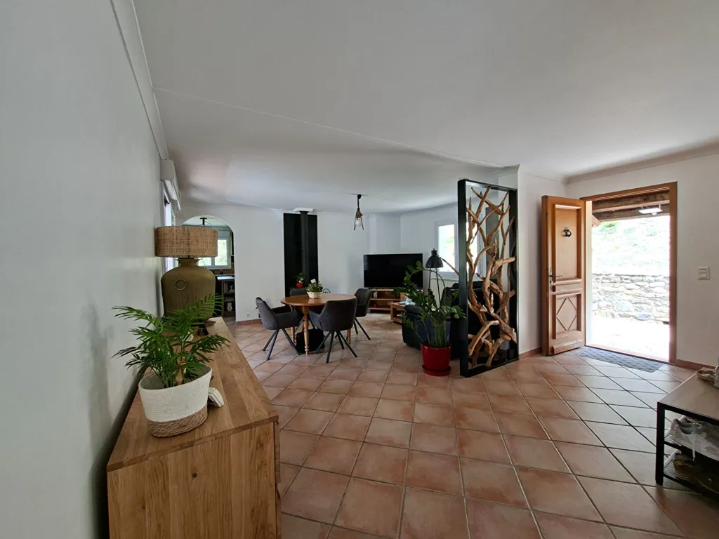 Séjour - Villa Contemporaine avec Vue Dégagée à Sénéchas