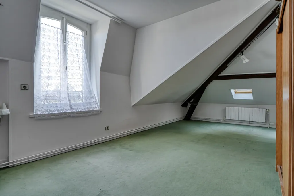 Toad - Mansart Villa with Office Space in Argenteuil Centre